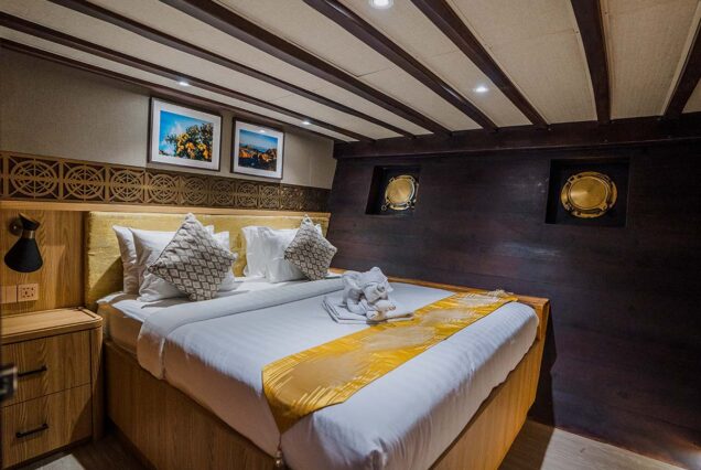 Petra/Colloseum/Tajmahal/Pyramid