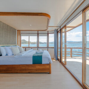 Royal Cabin 270' Sea view