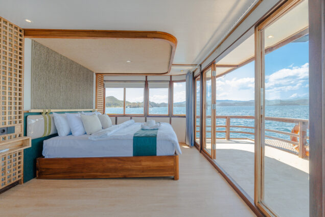 Royal Cabin 270' Sea view
